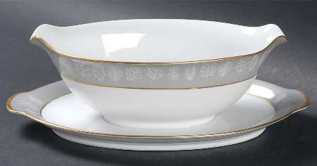 Valencia Gravy Boat with Attached Underplate