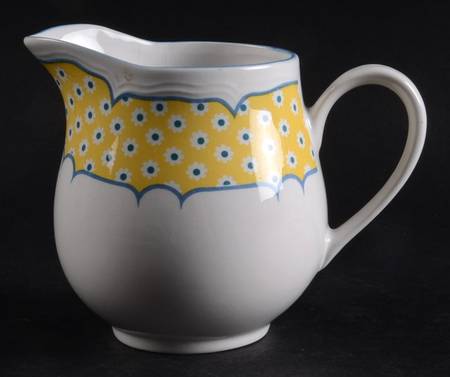 Versailles Creamer