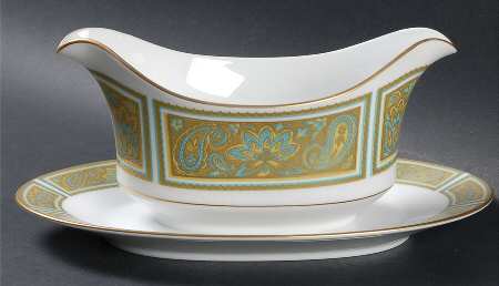 Villa Medici Gravy Boat with Attached Underplate
