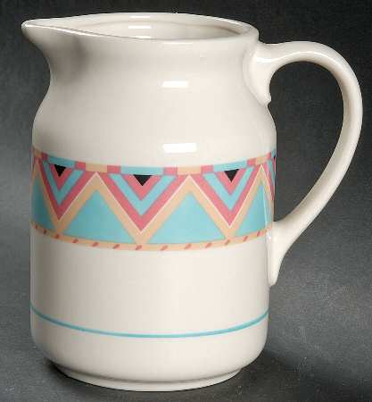 Zuni 32 Oz Pitcher
