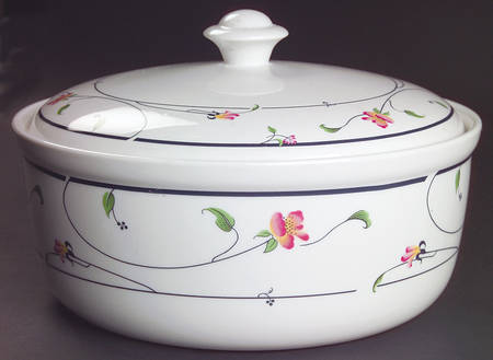 Spring Fantasy 2.75 Qt Round Covered Casserole