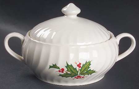 Holly Round Covered Vegetable