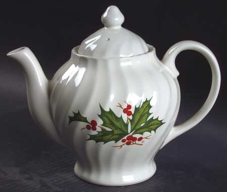 Holly Teapot & Lid