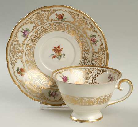 18557 Footed Cup & Saucer Set