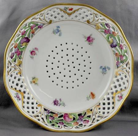 Dresden Line-Bouquet (Pierced) 9" Pierced Berry Bowl