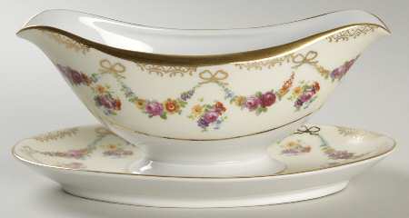 Bridal Chain Gravy Boat with Attached Underplate