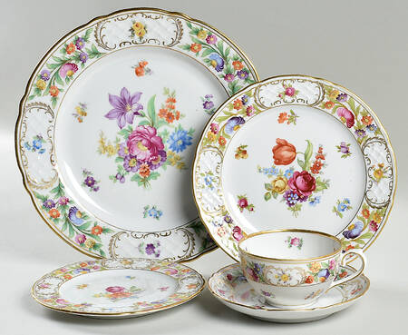 Empress Dresden Flowers 40  Piece Estate Set