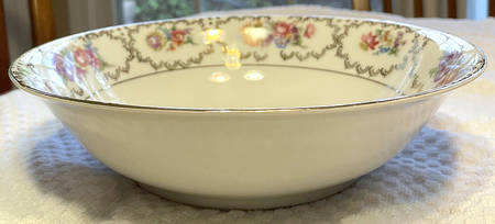 The Meissen 9" Round Vegetable Bowl