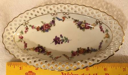 SCH607 7" Pierced Oval Bowl