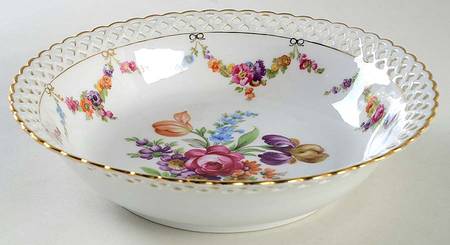 SCH106 9" Pierced Round Bowl