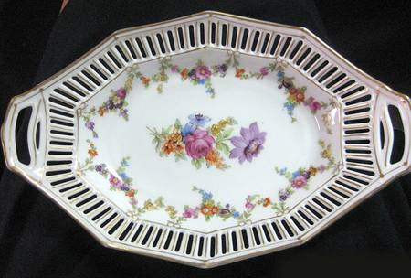 SCH13 11" Pierced Oval Bowl
