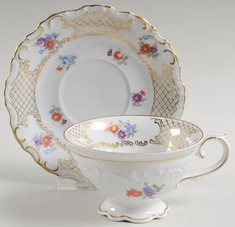 SCH26 Footed Cup & Saucer Set
