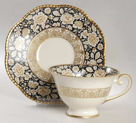 25076 Black Footed Cup & Saucer Set