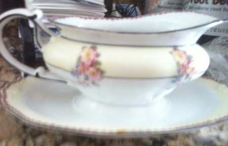 SCH70 Gravy Boat with Attached Underplate