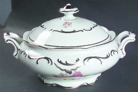 Sweet Briar Round Covered Vegetable