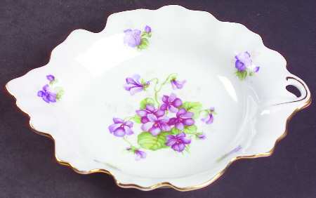 Violette (Gold Trim) Leaf Shaped Dish