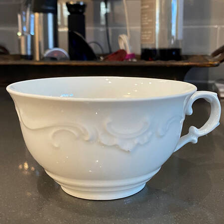White Elegance Snack Cup