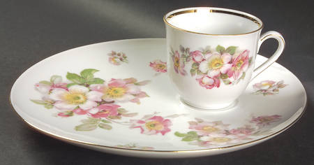 Wild Rose Scalloped (Coupe) Snack Plate & Cup Set