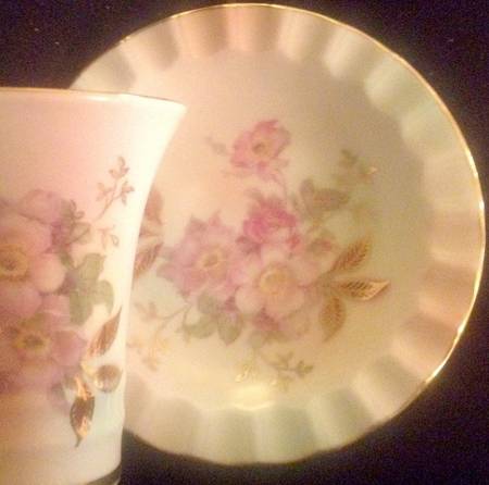 Wild Rose (Scallop, Rim, Embossed) 4" Ashtray