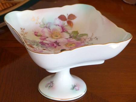 Wild Rose (Scallop, Rim, Embossed) Square Compote (Height X Width)