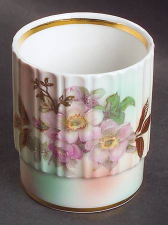 Wild Rose (Scallop, Rim, Embossed) Cigarette Holder