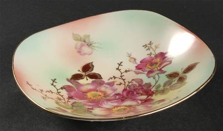 Wild Rose (Scallop, Rim, Embossed) 7" Bon Bon