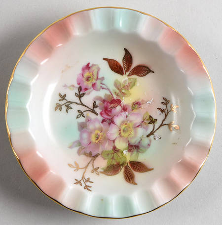 Wild Rose (Scallop, Rim, Embossed) 4" Ashtray