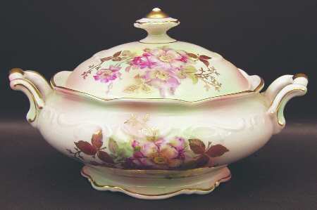 Wild Rose (Scallop, Rim, Embossed) Round Covered Vegetable