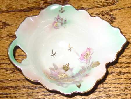 Wild Rose (Scallop, Rim, Embossed) Leaf Shaped Dish