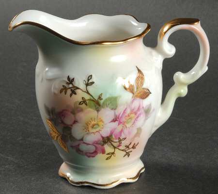 Wild Rose (Scallop, Rim, Embossed) Creamer