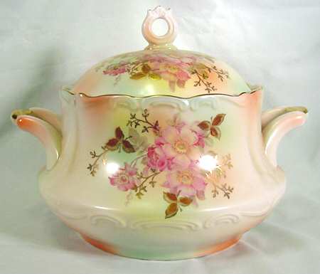 Wild Rose (Scallop, Rim, Embossed) Tureen &  Lid