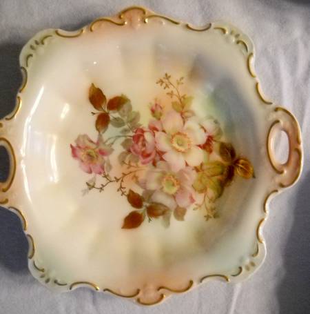 Wild Rose (Scallop, Rim, Embossed) Handled Cake Plate