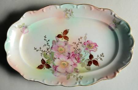 Wild Rose (Scallop, Rim, Embossed) 12" Oval Serving Platter
