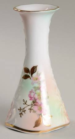 Wild Rose (Scallop, Rim, Embossed) Single Light Candlestick