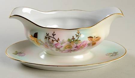 Wild Rose (Scallop, Rim, Embossed) Gravy Boat with Attached Underplate