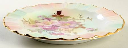 Wild Rose (Scallop, Rim, Embossed) 7" Ashtray