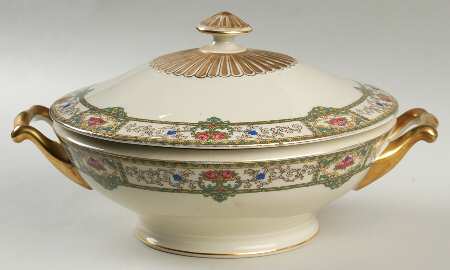 Woodmere Round Covered Vegetable