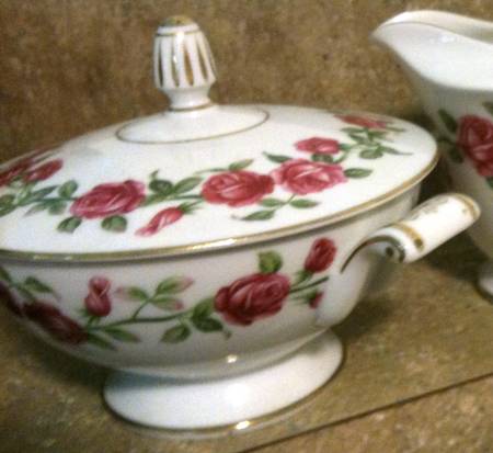 Garland Sugar Bowl & Lid