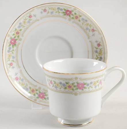 Isabella Footed Cup & Saucer Set