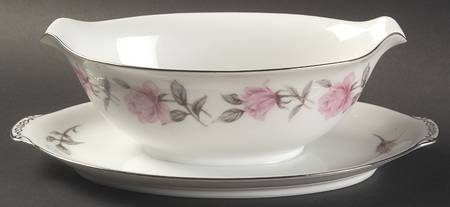 SCJ47 Gravy Boat with Attached Underplate