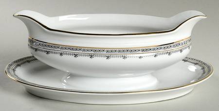 Domino Gravy Boat with Attached Underplate