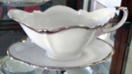 Elegance Gravy Boat with Attached Underplate