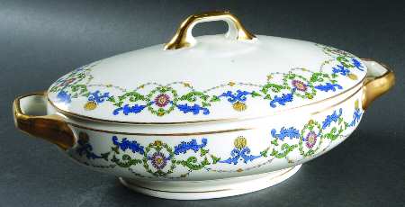 Volendam Oval Covered Vegetable