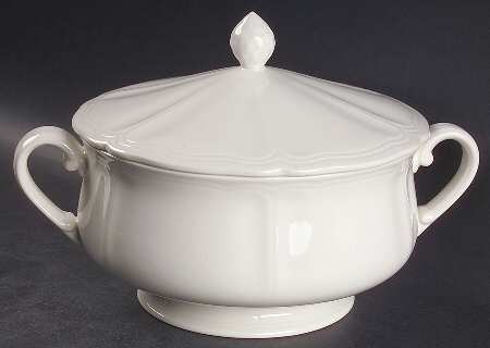 Federalist White Round Covered Vegetable