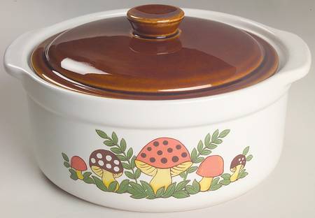 Merry Mushroom 1.25 Qt Round Covered Casserole