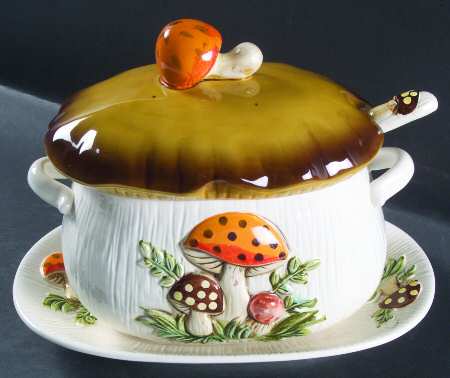 Merry Mushroom Tureen & Lid w/Ladle & Underplate