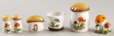 Merry Mushroom (6 Piece)  Boxed Miniature Ornament Set