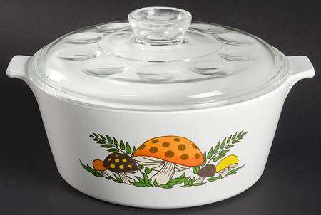 Merry Mushroom 2.5 Qt Round Covered Casserole