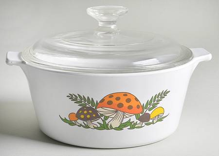 Merry Mushroom 2 Qt Round Covered Casserole