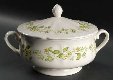 Petit Flora Round Covered Vegetable